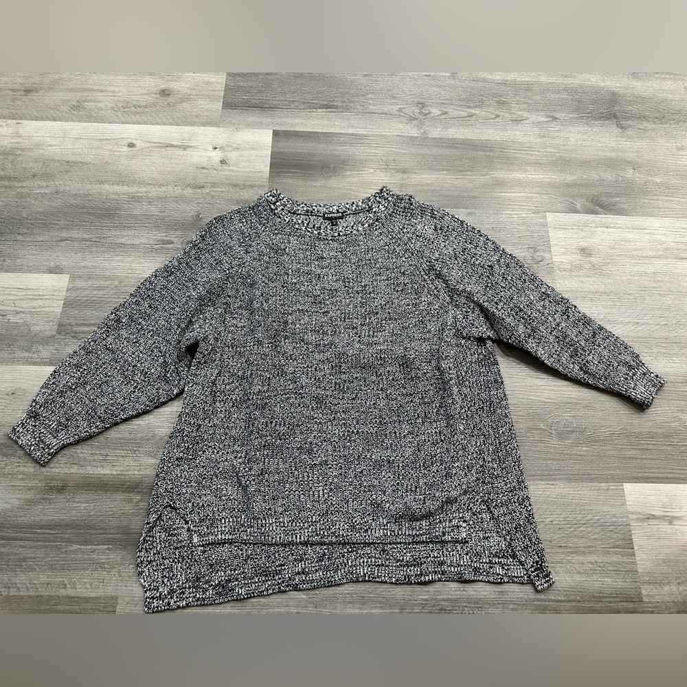 Women’s Express Black & White Oversized Knit Crewneck Sweater
